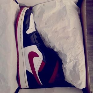 Men Jordan Mid 1’s for sale only worn a couple times!